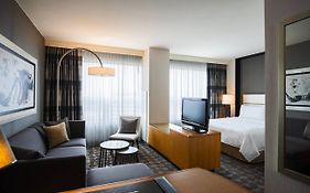 Renaissance Chicago O'hare Suites Hotel